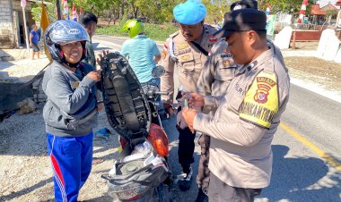 Satu Unit Parang Diamankan Personel Polsek Rote Timur Saat Dilakukan Razia