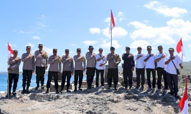Meriahkan Hari Kemerdekaan RI ke-79, Polres Rote Ndao Tancapkan Bendera di Titik “0” Terselatan NKRI