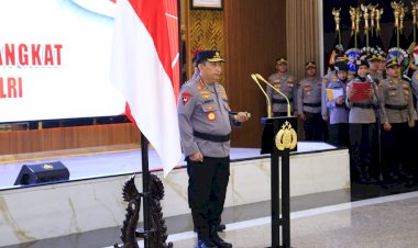 Kapolri Pimpin Kenaikan Pangkat 16 Pati Polri