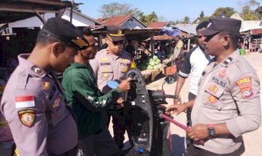 Polsek Rote Selatan Gelar Operasi Pekat Turangga 2024, Temukan Sajam di Pasar Mingguan Oele