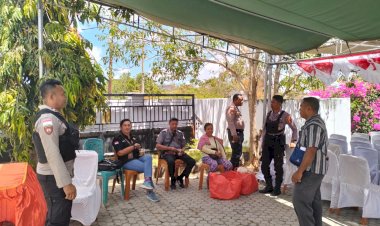 Satuan Tugas Preventif Lakukan Pengamanan Pada Kantor KPU Rote Ndao Jelang Pendaftaran Calon Pilkada.