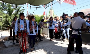 Tahap Pendaftaran Hari Kedua, Bakal Pasangan Calon dan Tamu Undangan Diperiksa Ketat Dengan Metal Detector dan Secdoor Saat Masuk Kantor KPUD