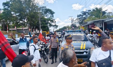 Personel Polsek Jajaran Dan  Polres Rote Ndao Kawal Ketat Massa Pendukung Bakal Calon Pilkada Hari Kedua