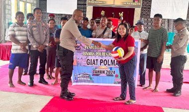 Kegiatan Polmas Sat Binmas Polres Rote Ndao Sekaligus Pembagian Fasilitas Olahraga Bagi Masyarakat