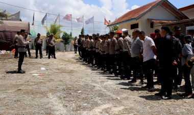 Kabag Ops Polres Rote Ndao Pimpin Pengamanan Rapat Pleno Tertutup Penetapan Pasangan Calon Bupati Dan Wakil Bupati Rote Ndao Pada Pilkada 2024