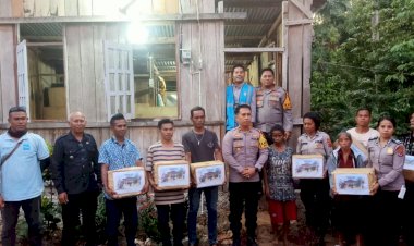 Kunjungi Warga Penerima Listrik Gratis, Kapolres Berikan Bantuan Sembako