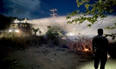 Gerak Cepat Tim Ronda Patroli Perintis Presisi Polres Rote Ndao Atasi Kebakaran Hutan Jati di Rote Tengah