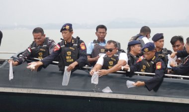 KONFERENSI PERS PENYELUDUPAN BENIH BENING LOBSTER SEBANYAK 237.305 BENIH BENING LOBSTER SENILAI 23,6 MILIAR RUPIAH