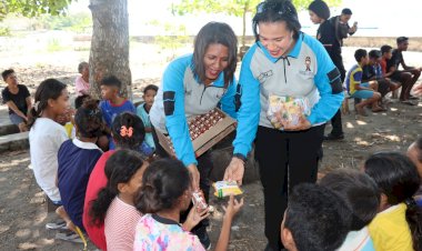 Polwan Polres Flotim Gelar Trauma Healing untuk Anak-Anak Korban Bentrokan di Adonara Barat