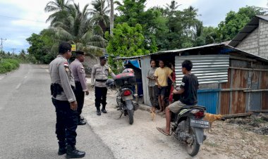 Patroli Dialogis Personel Polsek Rote Selatan Untuk Jamin Kamtibmas Selama Tahapan Pilkada Serentak