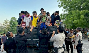 Polres Flotim dan BKO Brimob Sikka Gelar Bantuan Kemanusiaan untuk Pengungsi Erupsi Gunung Lewotobi