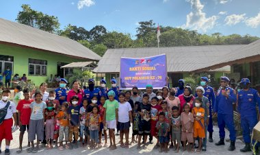 Bakti Sosial HUT Polairud ke-74: Marnit Sikka Salurkan Bantuan untuk Pengungsi Erupsi Gunung Lewotobi
