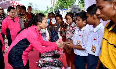 Kunjungan Ketua Umum Bhayangkari Ny. Juliati Sigit Prabowo ke Polres Kupang, Berikan Bantuan Kemanusiaan