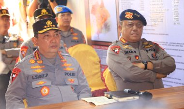 Kapolri Tinjau Posko Pengungsi Erupsi Gunung Lewotobi di NTT