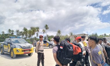 12 Personel Polres Rote Ndao Lakukan Pengawalan Logistik Pilkada Serentak 2024  Menuju Pulau Terluar NKRI