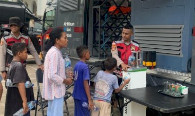 Polri Aktif Berikan Dukungan Kemanusiaan untuk Pengungsi Erupsi Gunung Lewotobi