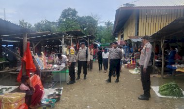 Patroli Polsek Rote Barat Laut Cegah Premanisme  di Pasar Busalangga