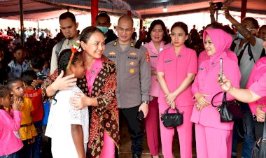 Ketua Umum Bhayangkari Rayakan Natal Bersama Korban Erupsi Gunung Lewotobi