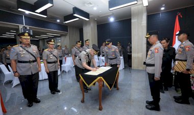 Pimpin Sertijab, Irjen. Pol. Sandi Tekankan Humas Fungsi Utama Polri