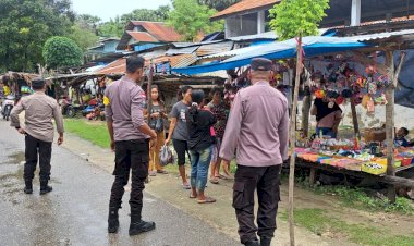 Personel Polsek Lobalain Lakukan Pengamanan Pada Pasar Tradisional Kuli