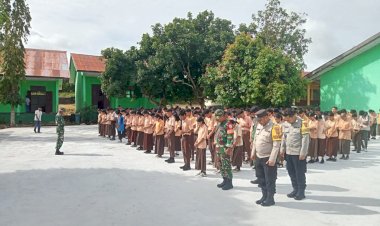 Karya Bakti TNI - Polri Di SMAN 1 Rote Barat Laut Untuk Tingkatkan Kemitraan