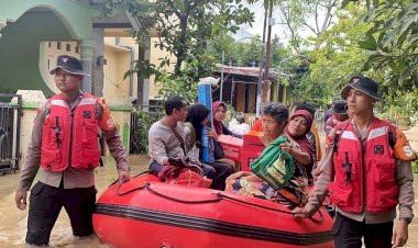 Tim SAR Satbrimob Polda Jateng turun ke Lokasi longsor bantu cari korban hilang dan siapkan dapur lapangan di Petungkriyono
