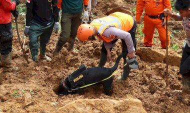 Tim K-9 Polda Jateng Berhasil Temukan Jenazah Bayi 5 Bulan yang Tertimbun Tanah Longsor