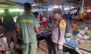 Iptu Yohn F Kotta : Patroli Bhabinkamtibmas Polsek Rote Timur Ciptakan Kenyamanan Di Pasar   Lalao