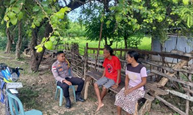 Kegiatan Sambang Bhabinkamtibmas Untuk Wujudkan Kamtibmas Yang Kondusif Di Desa Binaan