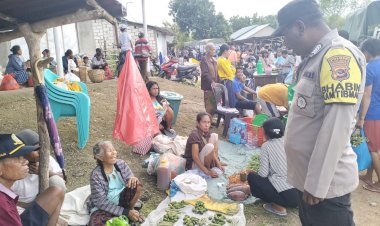 Kegiatan Bhabinkamtibmas Polsek Rote Selatan Pada Pasar Mingguan Oele