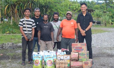 Bentuk Kepedulian, Personel Operasi Damai Cartenz 2025 Salurkan Bantuan Sembako di Yalimo