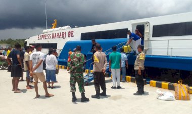 Polsek Lobalain Lakukan Pengamanan Proses Embarkasi Dan Debarkasi Pada Pelabuhan Baa