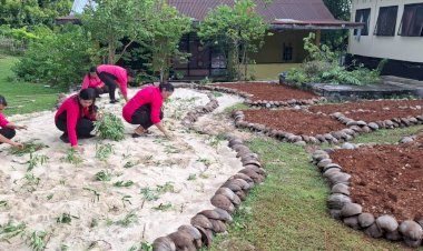 Pemanfaatan Lahan Mapolsek Pantaibaru Untuk Pekarangan Bergizi Oleh Bhayangkari
