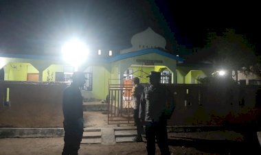 Personel Polsubsektor Ndao Nuse Lakukan Pengamanan Sholat Tarawih Pada Mesjid AL Falah Ndao