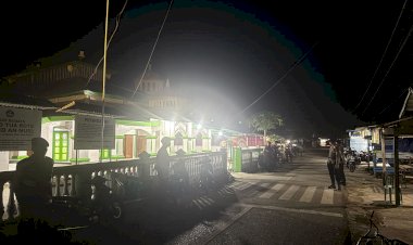 Pengamanan Sholat Tarawih Oleh Personel Satuan Samapta Polres Rote Ndao