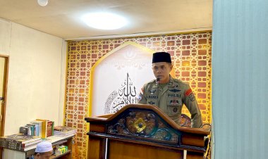 Satgas Damai Cartenz-2025 Pererat Kedekatan dengan Warga Oksibil Melalui Ceramah Tarawih