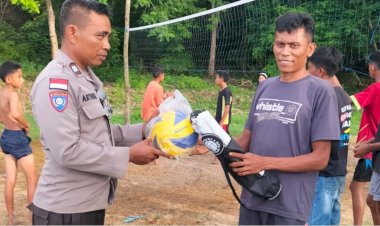 Bantuan Bola Voly Untuk Warga Binaan Dari  Unit Binmas Polsek Rote Tengah