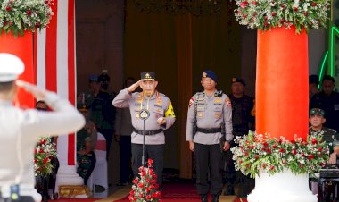 Kapolri Pimpin Apel Gelar Pasukan Operasi Ketupat 2025 di Surabaya