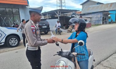 Iptu Ferdi Batuk : Sat Lantas Polres Rote Ndao Berbagi Takjil Bagi Masyarakat