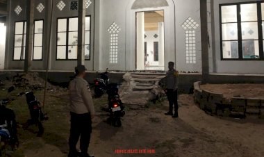 Personel Polsek Rote Barat Laut Lakukan Pengamanan Sholat Tarawih Pada Mesjid  Jamiatul Islamiyah