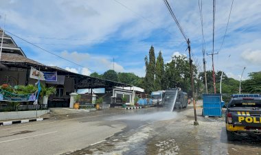 Polres Rote Ndao Bersihkan Lokasi Sholat  Idul Fitri  1446 H Menggunakan Rantis AWC
