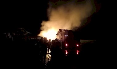 Rantis AWC Polres Dikerahkan Untuk Padamkan Kebakaran Tempat Pengasapan Kopra