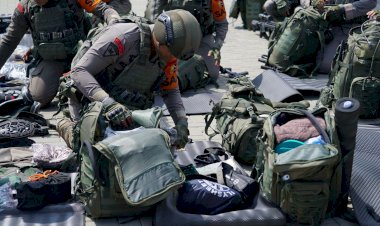 Danpas Pelopor Korbrimob Polri Pimpin Apel Gelar Pasukan Operasi Kepolisian Terpusat  “AB Moskona 2025”