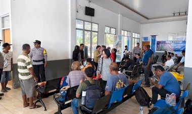 Kapolsek Lobalain : Pastikan Keamanan Masyarakat Personel Polsek Lobalain Jaga Ketat Area Pelabuhan