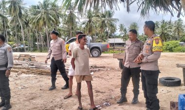 Jaga Kamtibmas Tetap Kondusif, Kapolsek Rote Barat Bersama Personel Lakukan Patroli Dialogis