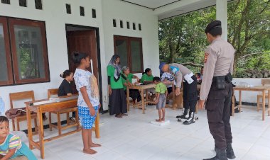 Polsek Pantaibaru  Dukung Program Pemerintah  Melalui Pemeriksaan Kesehatan Bagi  Masyarakat Oleh Puskesmas Korbafo