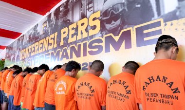 POLDA RIAU KONFERENSI PERS PENGUNGKAPAN KASUS PREMANISME/KEJAHATAN JALANAN HASIL OPERASI PEKAT LANCANG KUNING 2025