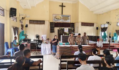 Satuan Binmas Polres Rote Ndao Gelar Sosialisasi Dan Distribusi Perlengkapan Olahraga Bagi Pemuda Gereja GMIT Oedai