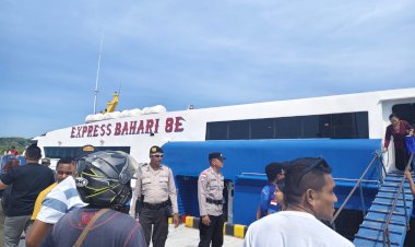 Personel Polsek Lobalain Lakukan Pengamanan Pada Pelabuhan Baa