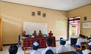 Unit Binmas Polsek Rote Timur Lakukan Sosialisasi Pencegahan Kenakalan Remaja Dan Tertib Berlalu Lintas